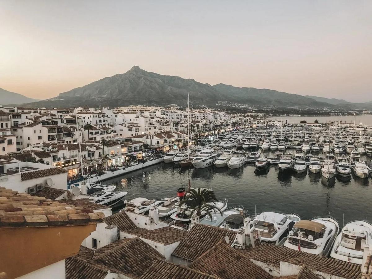 Luxury Golden Sunset Aloha Puerto Banus Apartment
