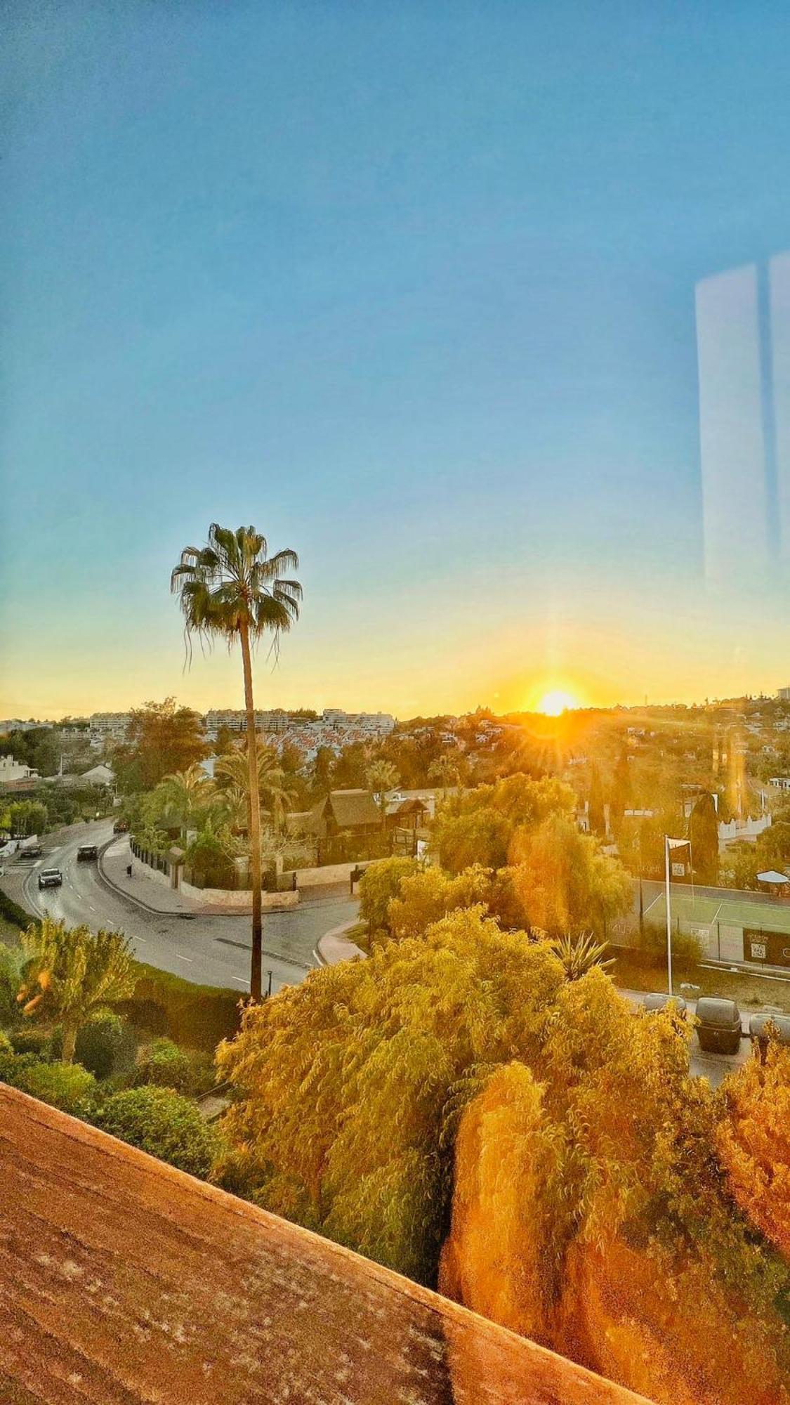 Luxury Golden Sunset Aloha Puerto Banus Appartement *