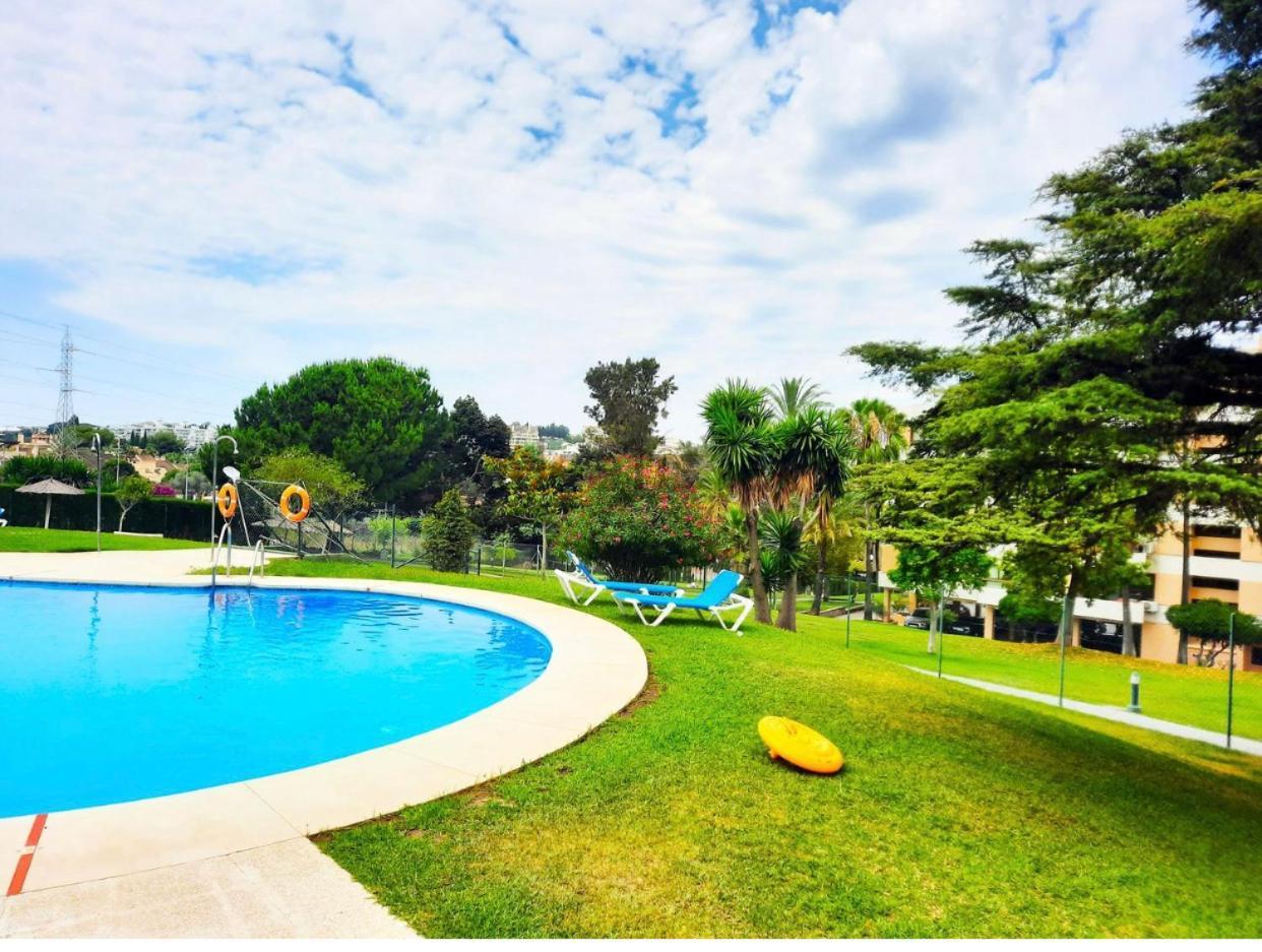 Luxury Golden Sunset Aloha Puerto Banus Apartment *